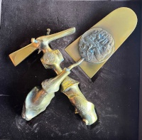 Amerigo Tot: Kalapács és köműveskanál a vantikáni szentkapuhoz